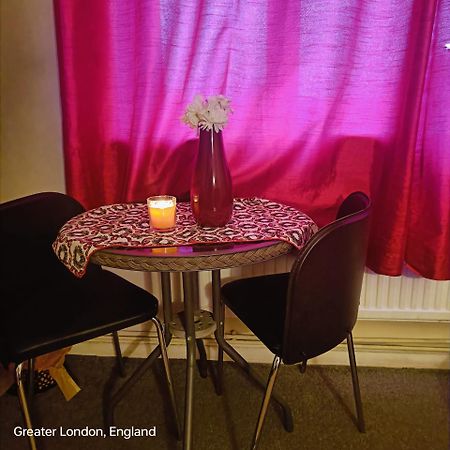 Cosy Private Room In Hornchurch, London With Free Parking Bagian luar foto