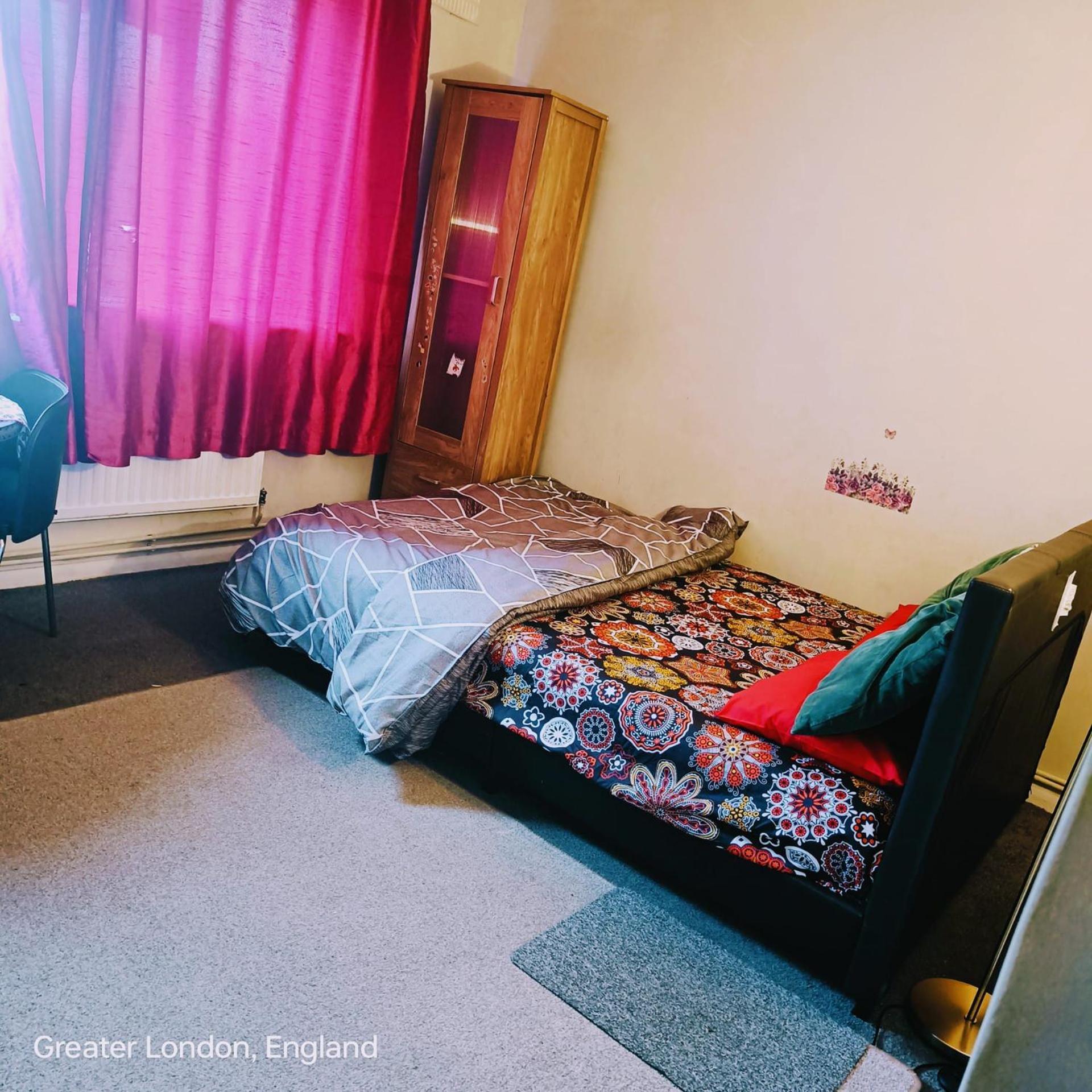 Cosy Private Room In Hornchurch, London With Free Parking Bagian luar foto